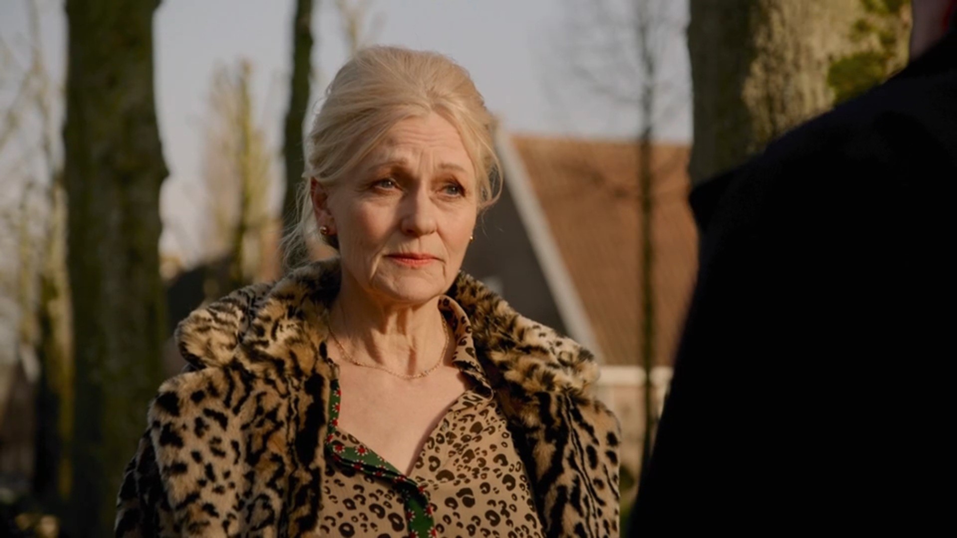 Elly krijgt de afdankertjes van Billy